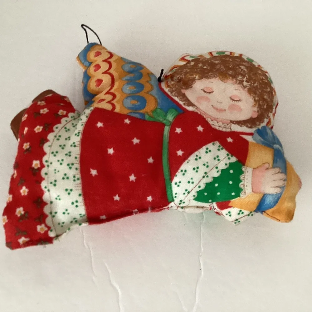 Lot of 6 Angels Cut, Sew and Stuffed Soft Fabric Christmas Ornaments Vintage 70s - Picture 2 of 10